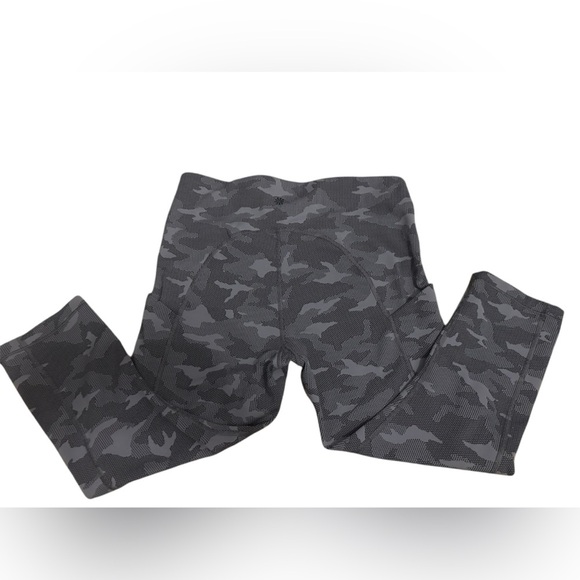 Athleta Textured Camo Capri and Workout Shirt - Picture 2 of 11